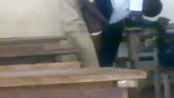 Fata în lenjerie neagră și video porno zoo pasarici rase urcat colega de cameră și a luat-o pula in cur