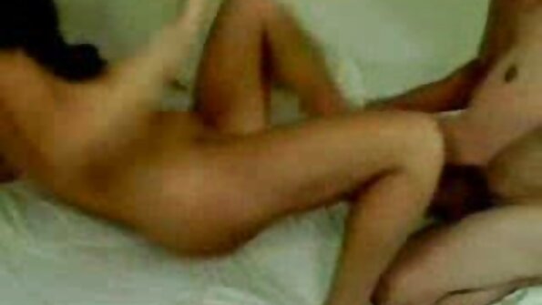 MILF fierbinte cu parul vopsit suge un tânăr sex tube czech penis și dă-l la canapea