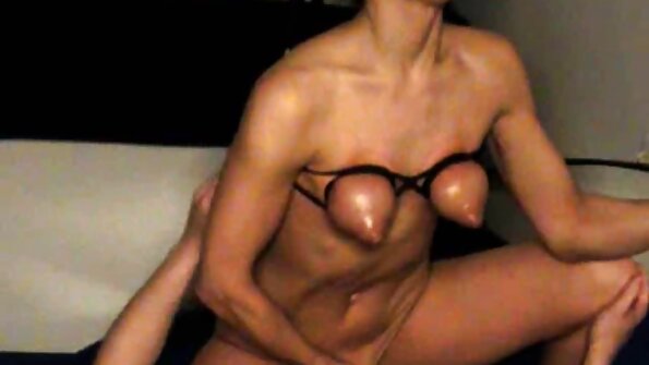 Femeie Wiggles coapse mari chatroulette sex videos și împinge vibrator pentru rupt
