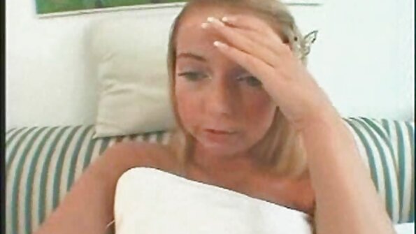 Soția suge soțul ei șurub în poziția 69 filme sexi gratis online și sare pe el cu vaginul ei