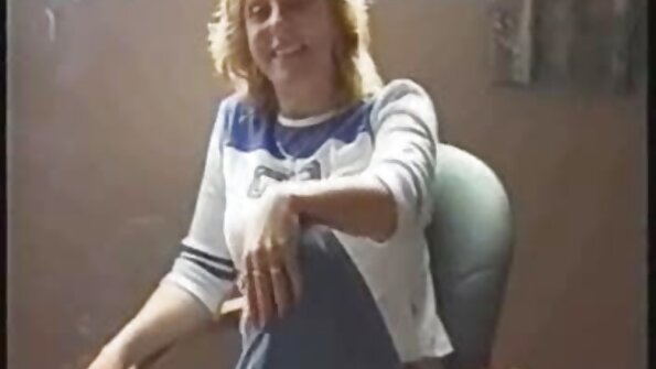 Omul bastoane prezervativ capul în iubita lui capac retro sex tube și se simte fundul ei mare