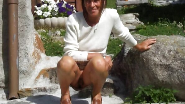 Slab fata cu parul lung ia Bruneta Pula la pasarica teensexy ei